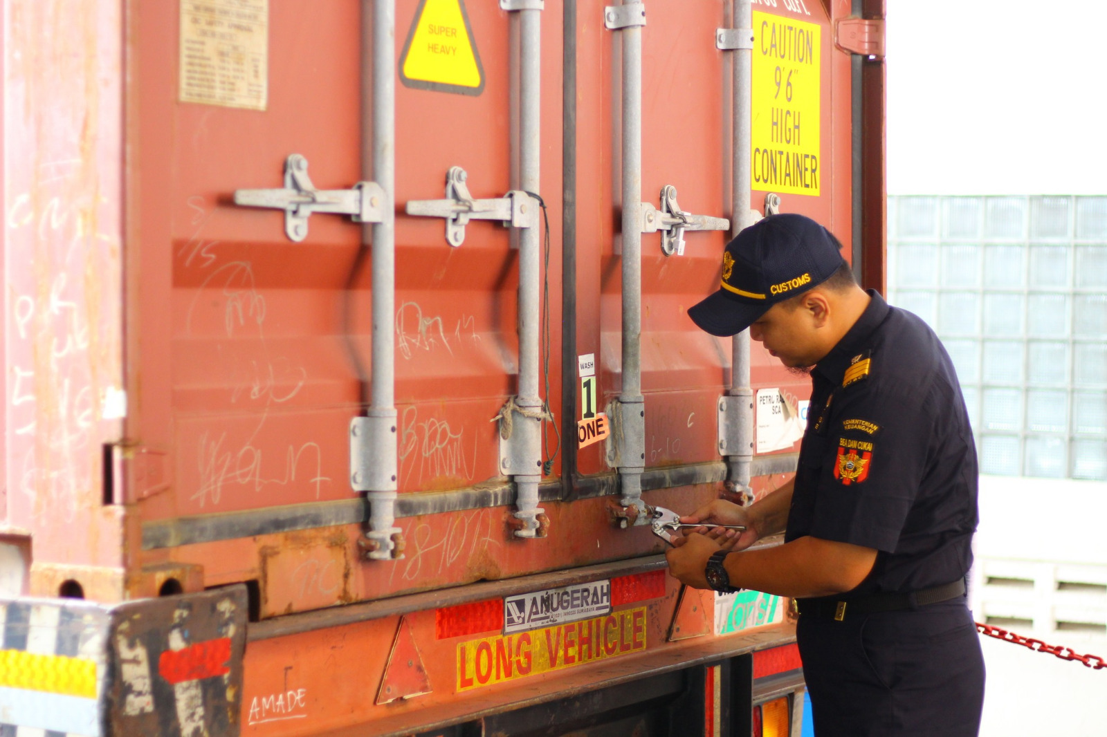 Step by Step Customs Clearance Guide for New Importers